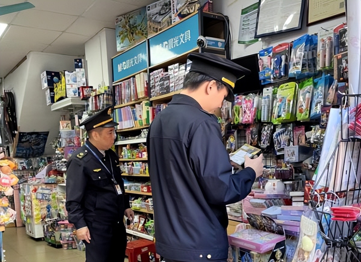 网红炸包臭包玩具含急性剧毒 炸开时有液体飞溅、刺鼻臭气