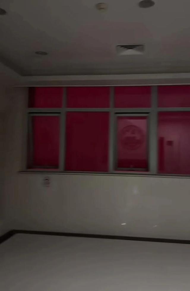 武汉凌晨现红色大雾 市民：十分诡异，持续了有一个小时