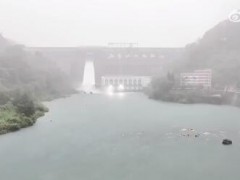 广东最大的水库开闸泄洪 时隔18年新丰江水库再次开闸泄洪！！（图）