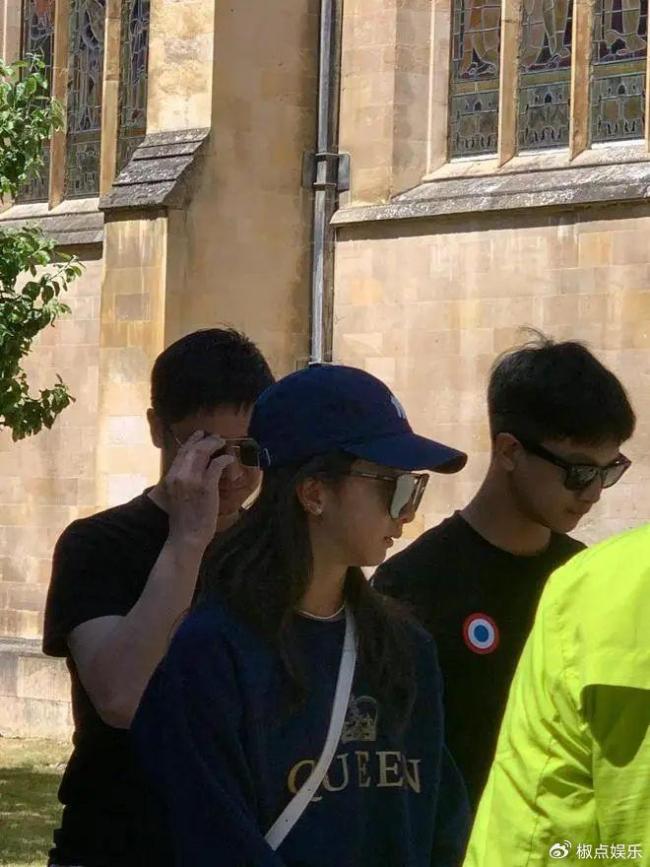 网友英国偶遇田亮一家 温馨游学惹人羡