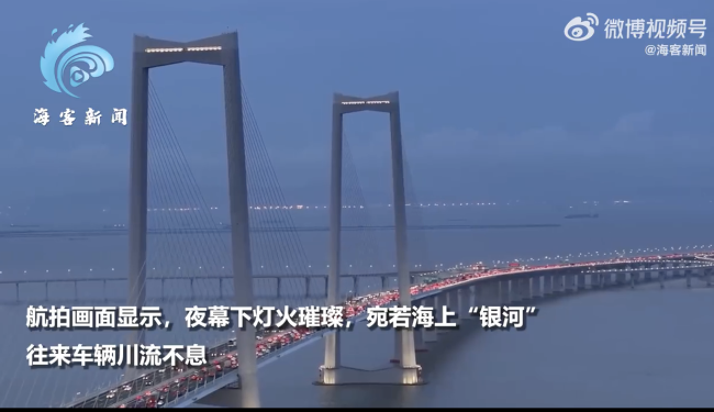 航拍深中通道通车后首次亮灯