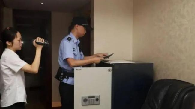 老赖欠330万法院强执发现满屋白酒珠宝