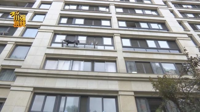 &ldquo;太猥琐了！&rdquo; 深夜突发！女子浴室洗澡，楼上陌生男子做出不雅动作&hellip;警方已立案