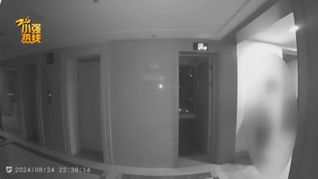 &ldquo;太猥琐了！&rdquo; 深夜突发！女子浴室洗澡，楼上陌生男子做出不雅动作&hellip;警方已立案