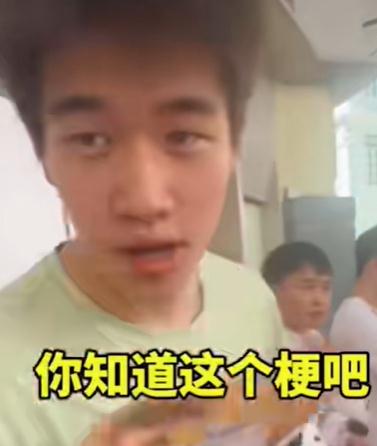 潘展乐站樊振东旁边说nevergetup