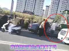 内蒙古一小车撞上收割机 有人遇难 学生遭遇悲剧！（图）