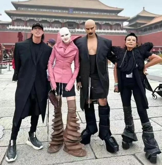 美国设计师因着装问题被劝离故宫