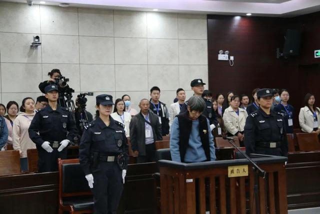 杨妞花说看得出余华英非常害怕